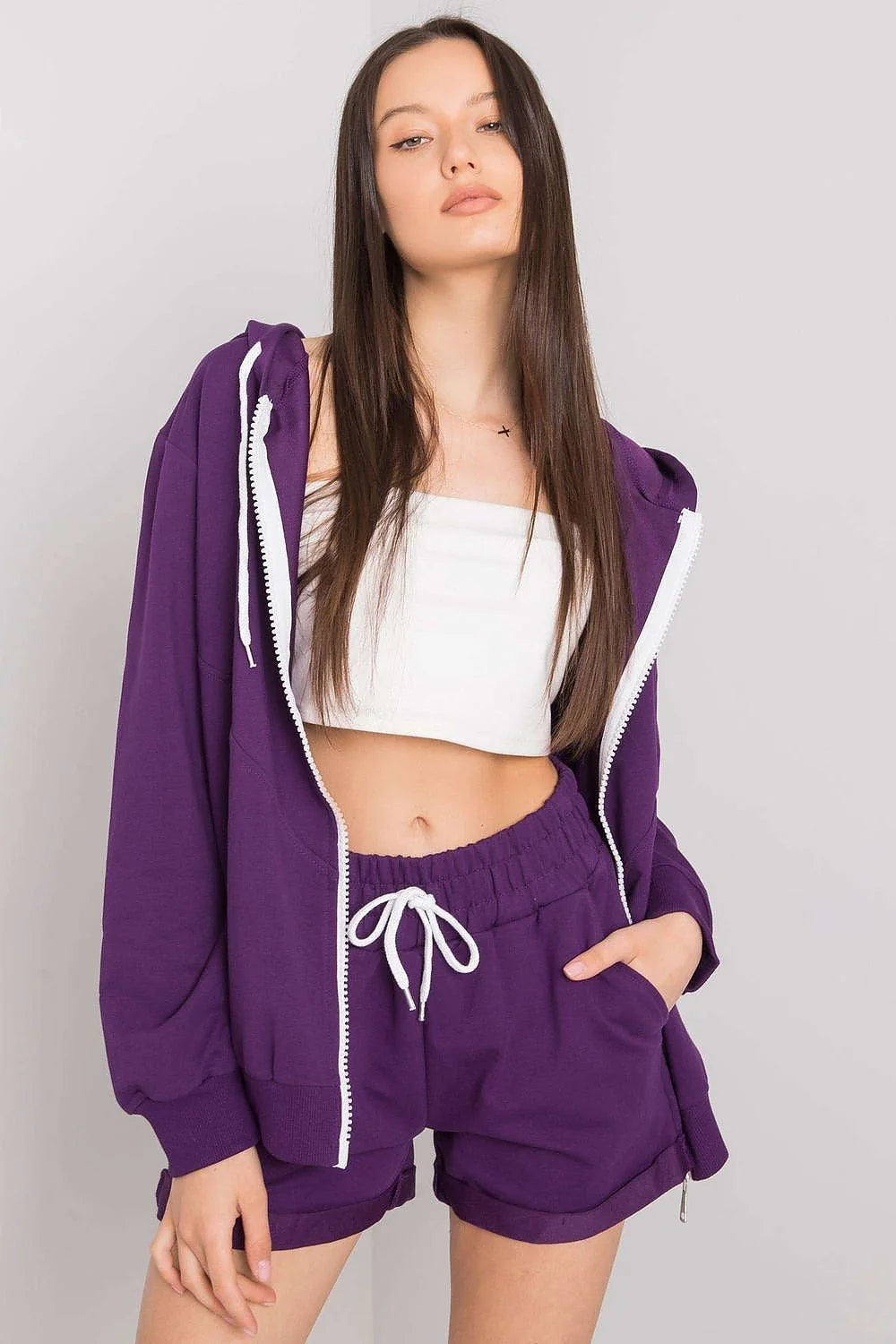 Ensemble hoodie lavande doux ample manches longues capuche cordons short taille élastiquée poches latérales moderne confortable féminin