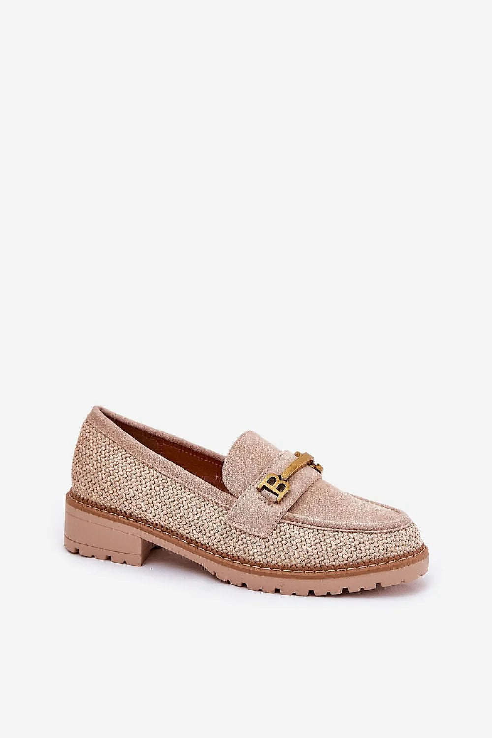 mocassins femme suède beige empiècements tressés bride décorative boucle dorée semelle crantée talon bas carré bout arrondi coutures fines confort