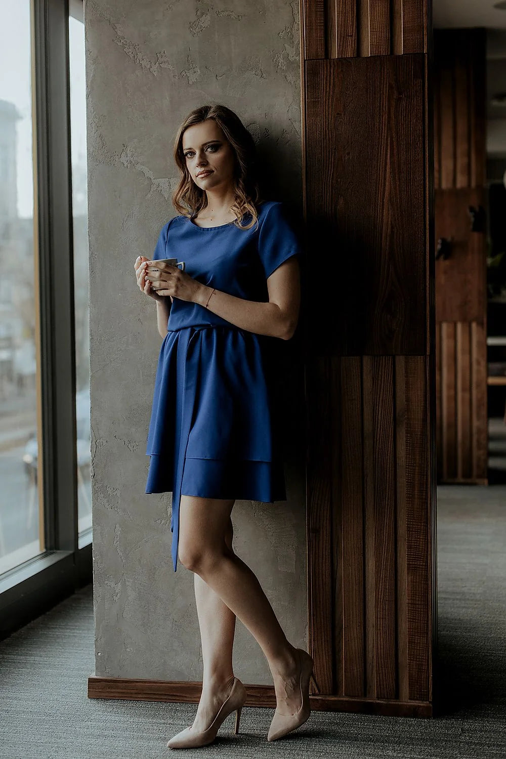 Robe de jour élégante moderne couleur bleu sarcelle manches courtes ceinture incluse taille élastique femme