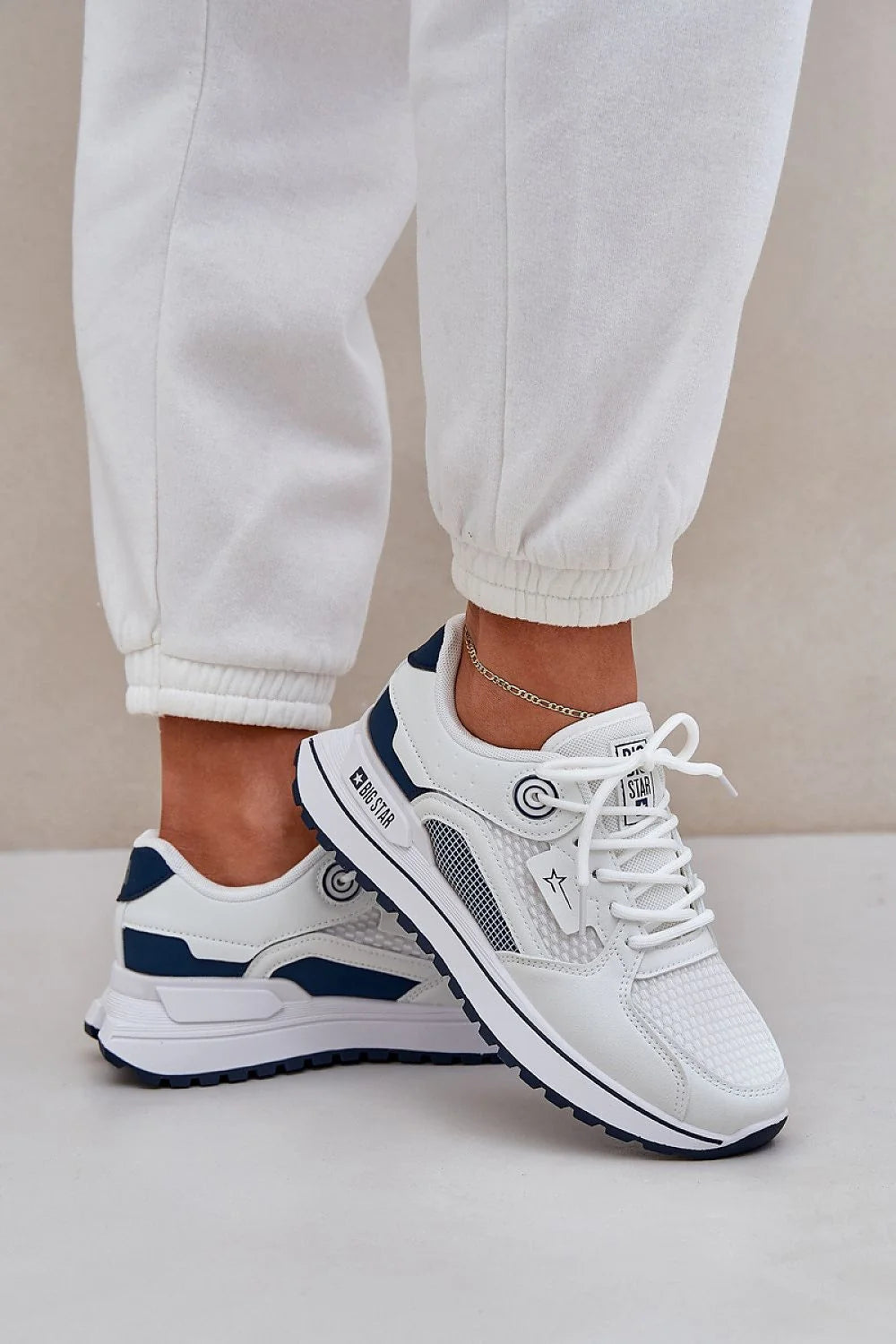 Sneakers basses femmes style moderne confort matériaux éco-responsables cuir textile semelle amortie look sportif