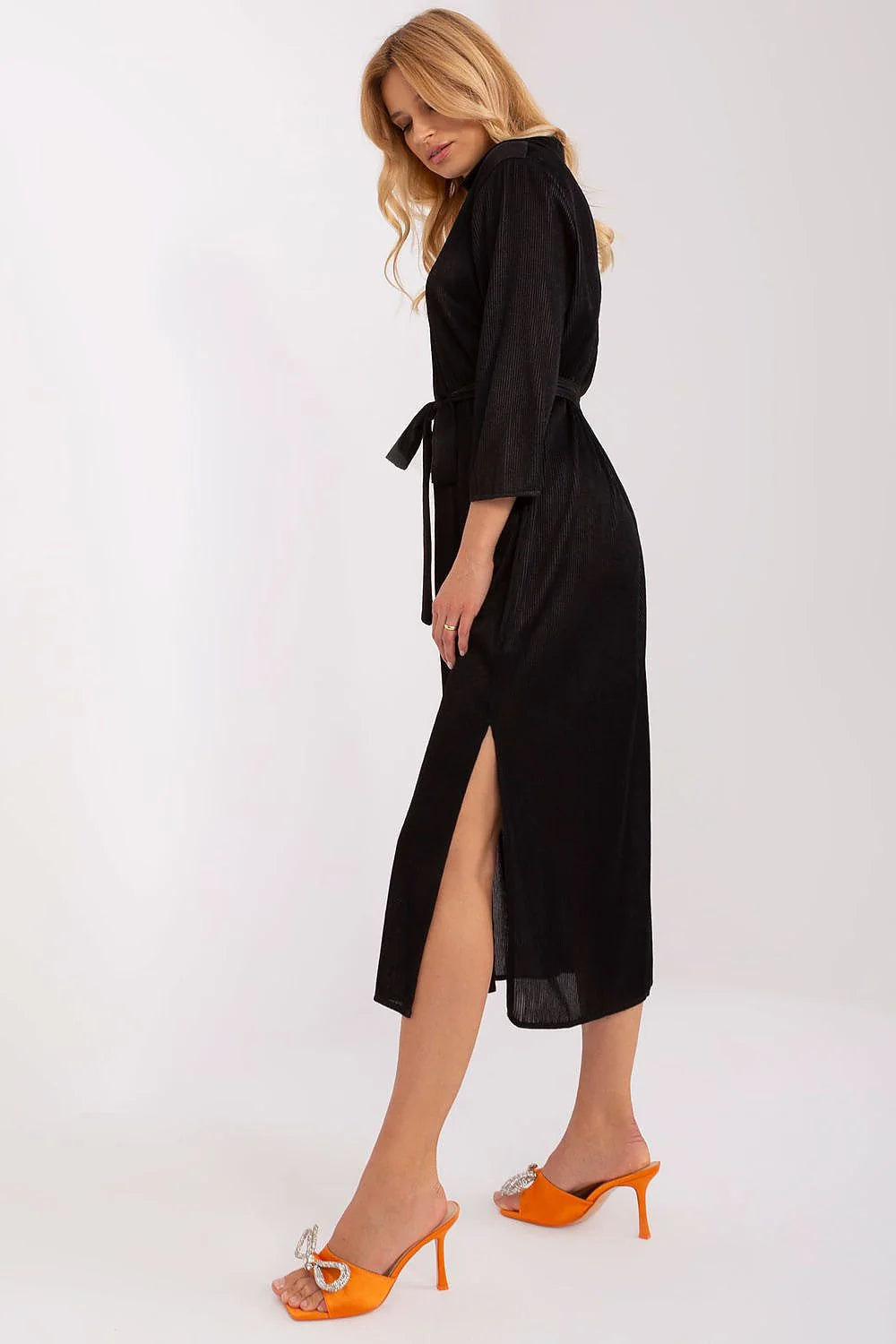 robe Lakerta longue droite fluide mi mollet manches trois quarts encolure V ceinture intégrée tissu côtelé noir douce légère raffinée