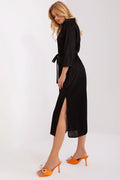 robe Lakerta longue droite fluide mi mollet manches trois quarts encolure V ceinture intégrée tissu côtelé noir douce légère raffinée