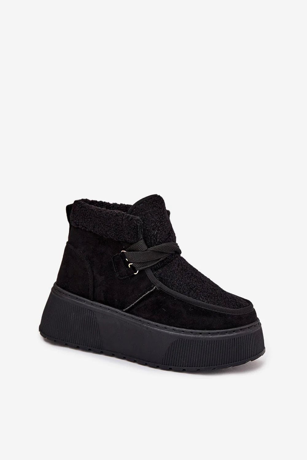 bottes neige femme montantes suédine écologique souple noires plateforme épaisse lacets plats œillets métalliques doublure fausse fourrure semelle caoutchouc antidérapante