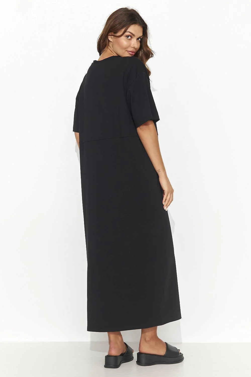Robe de jour Numinou longue ample manches courtes encolure en V fente sur le côté plaque dorée femme