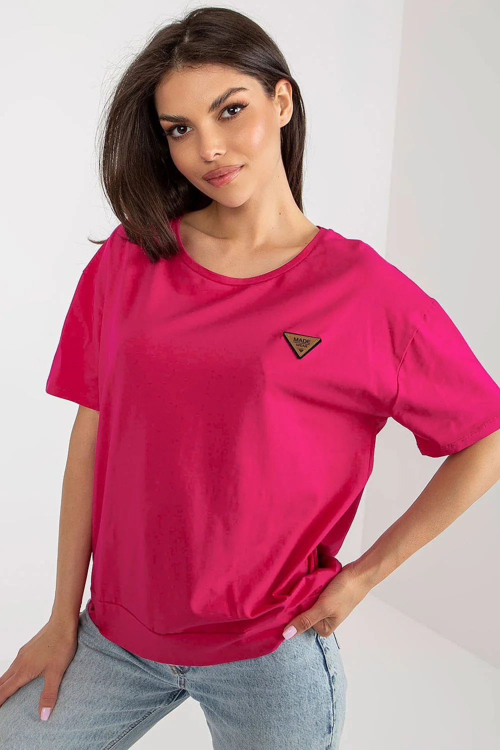 T-shirt pour femmes classique en coton élasthanne couleur rose vif encolure ronde manches courtes logo triangulaire