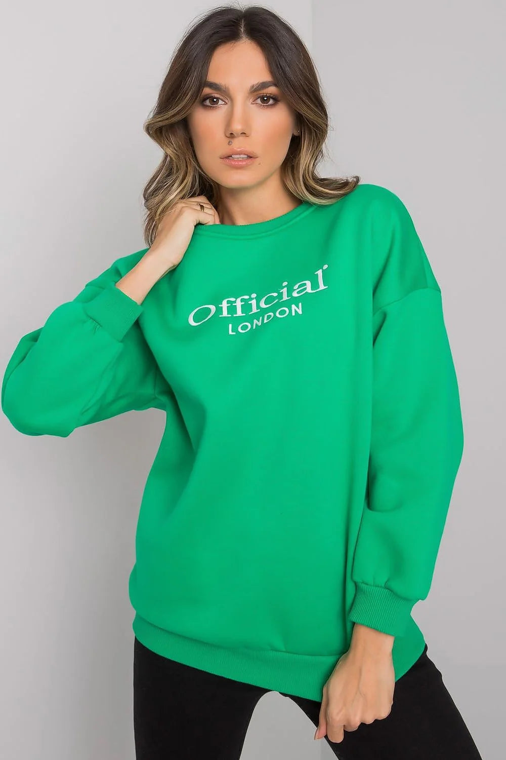Sweatshirt coton bleu marine style urbain décontracté manches longues inscription mode femme moderne chic