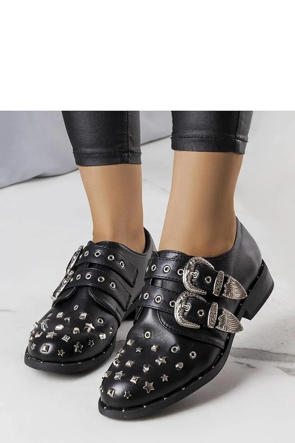 Chaussures basses rock-chic pour femmes cuir noir métal argenté style punk étoiles pyramides boucles réglables confortables