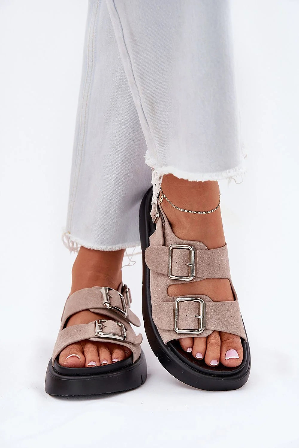 Sandales modernes femmes cuir suédé beige semelle épaisse plateforme métal boucles style élégant été confort