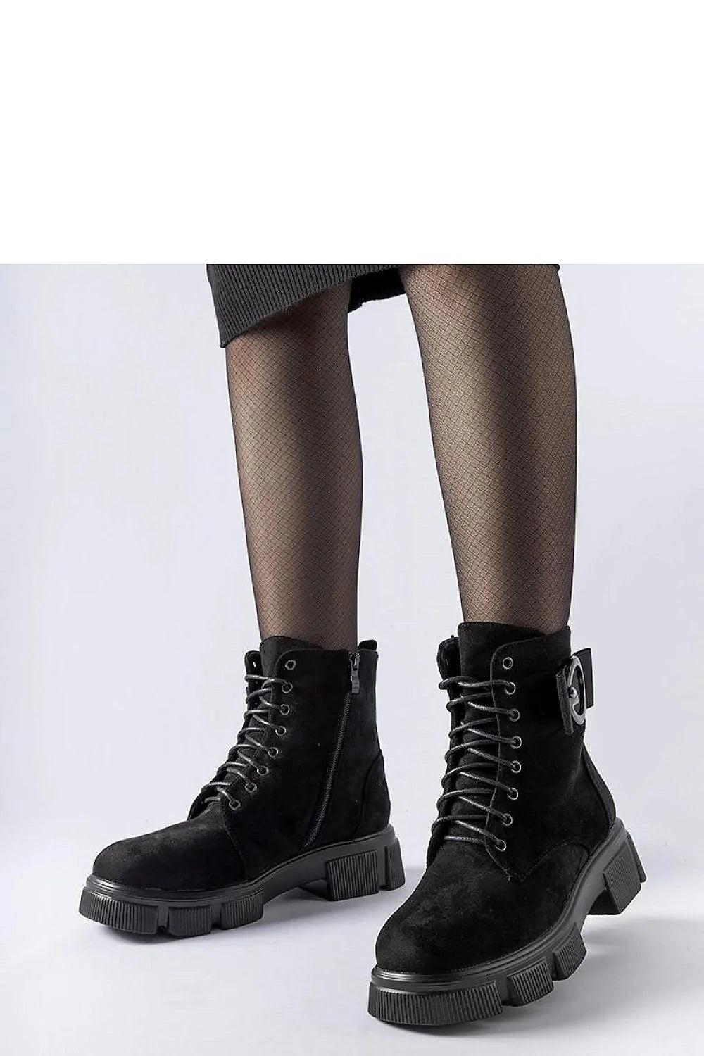 bottines cusiano noires doublées confortables style militaire montantes lacets zip latéral boucle décorative œillets semelle crantée