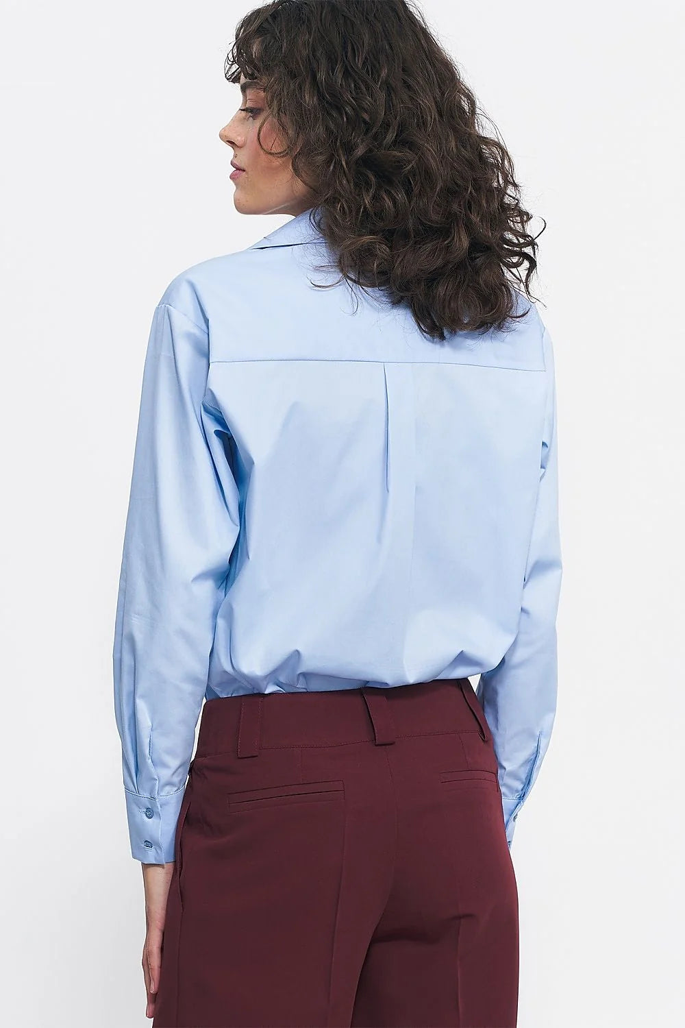 Chemise manche longue Nife femme couleur bleu clair coupe droite col classique tissu coton polyester confortable occasion professionnelle