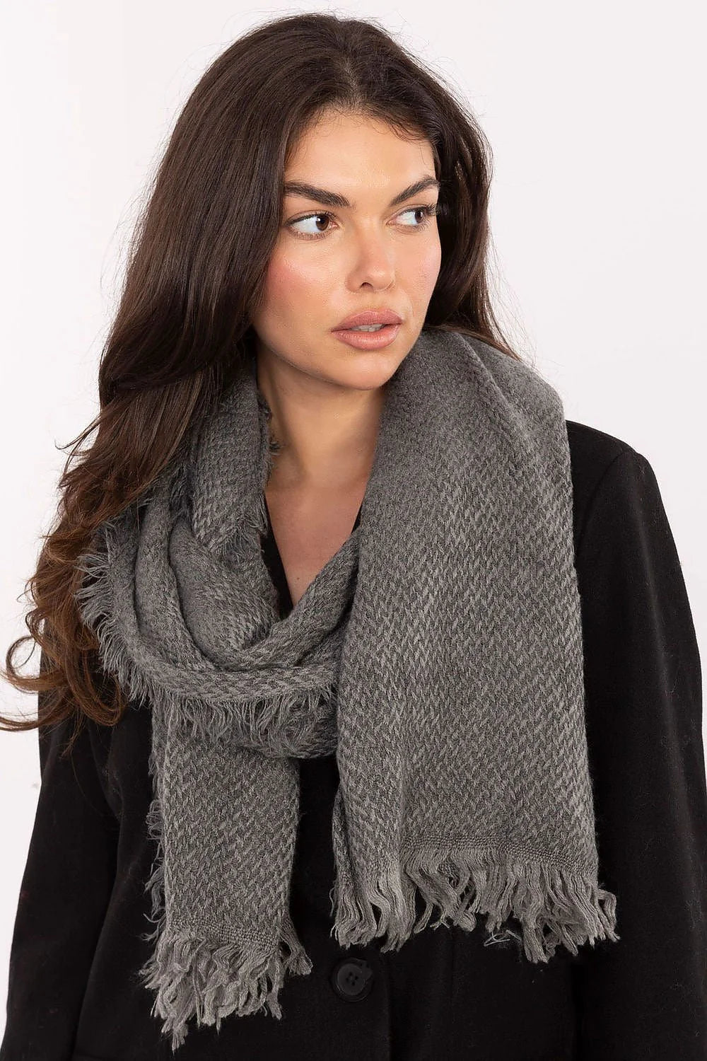 écharpe châle oversize grande étole gris anthracite maille épaisse laineux tissage texturé chevronné franges effilochées rectangulaire enveloppante chaude polyvalente 220cm