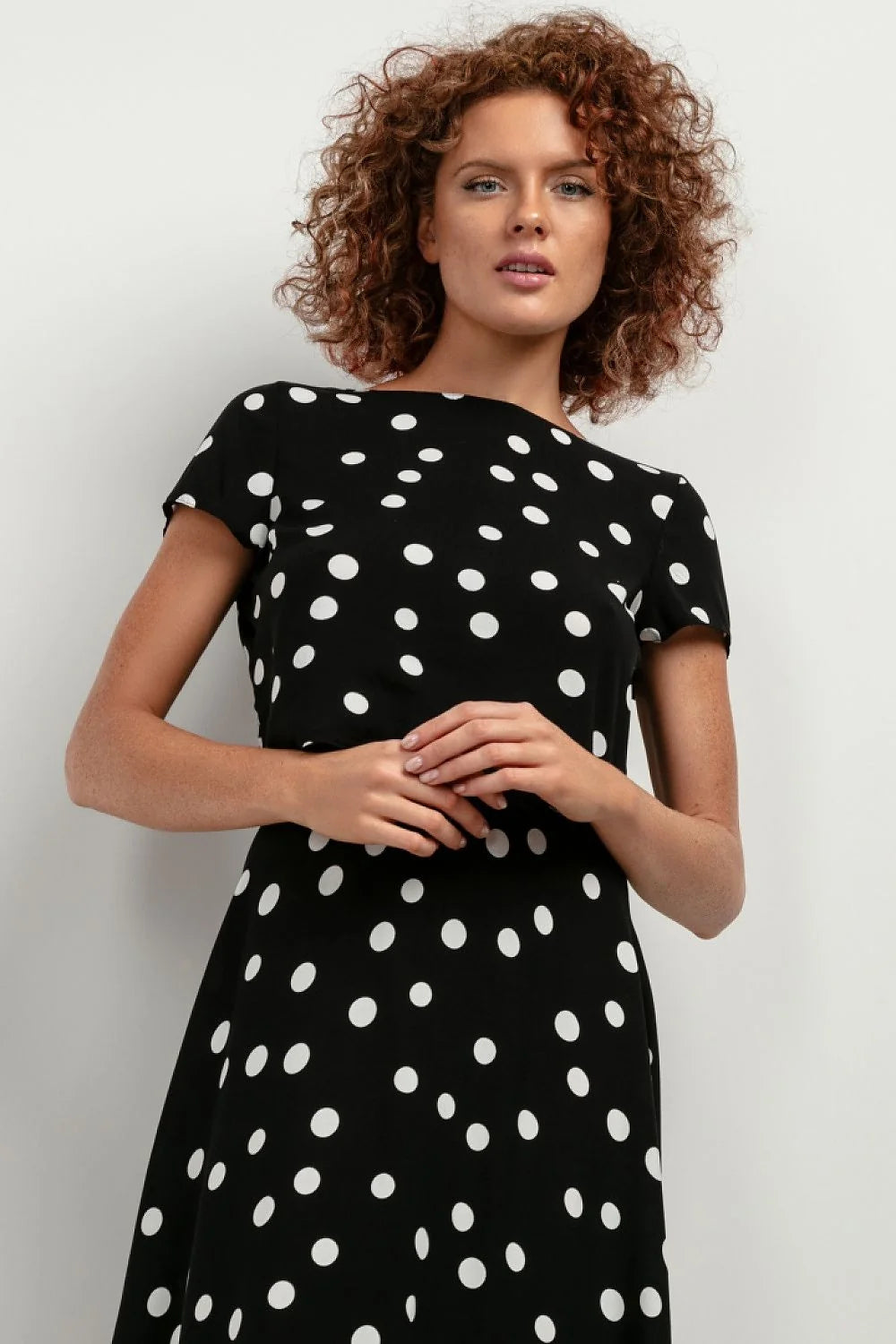 Robe élégante pour femme à motifs polka dot noir et blanc manches courtes jupe évasée en viscose taille ajustable