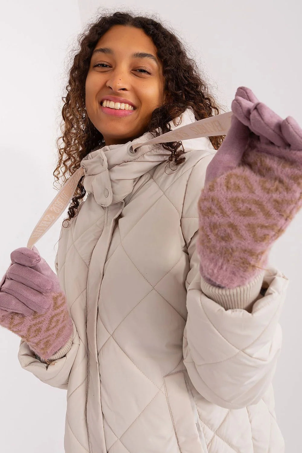 Gants AT manteau matelassé femme beige losange design élégant hiver style tendance gants doux tricot cuissard