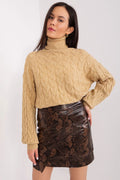 Pull col roulé motif torsadé beige clair, jupe serpent motifs marron noir, style automne-hiver, vêtements femmes tendance et confort