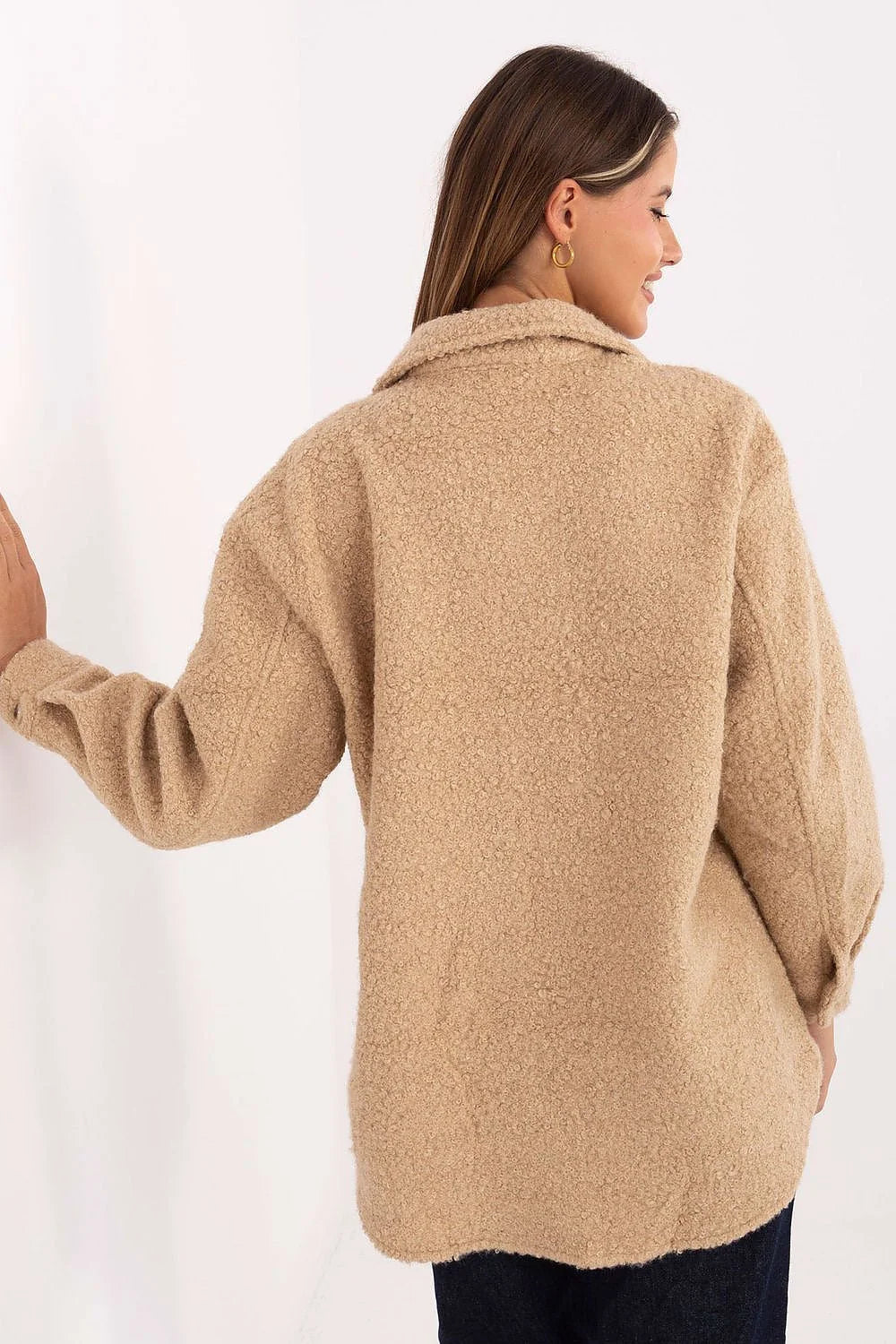 chemise bouclé shacket oversize femme camel mi saison manches longues col classique boutonnée poches poitrine rabat tissu teddy