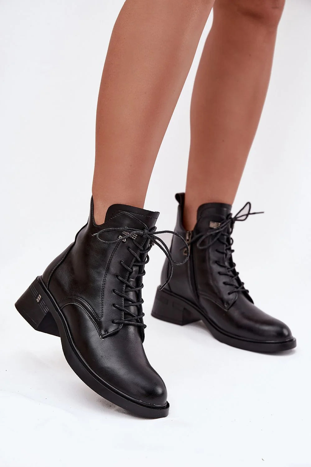 bottines femme noires similicuir lacets fermeture éclair doublure fourrure bout arrondi talon bloc bas antidérapante semelle urbaine confortable