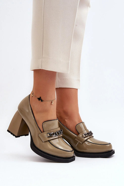 escarpins talon bloc cuir naturel beige taupe verni mocassin bout arrondi chaîne métal argenté semelle crantée noire intérieure cuir confort