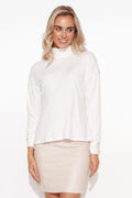Col roulé maille côtelée manches longues jupe crayon beige clair haut blanc femme mode décontractée élégante