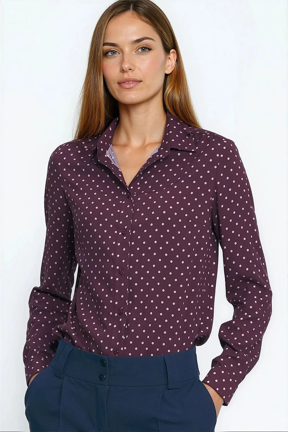 chemise viscose pois prune rosepale fluide satinee semiajustee manches longues col classique boutons tonales poignets boutonnes coupe semielegante bureau automne