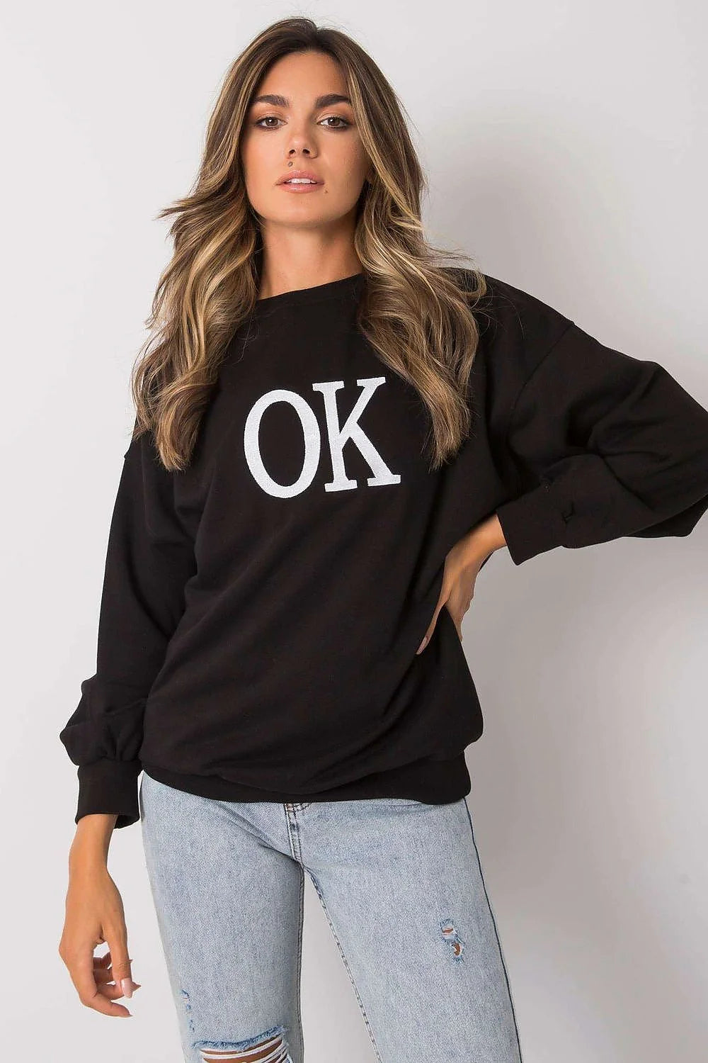 sweatshirt femme oversize noir col rond manches longues lettrage blanc OK molleton épais confortable ample poignets élastiques