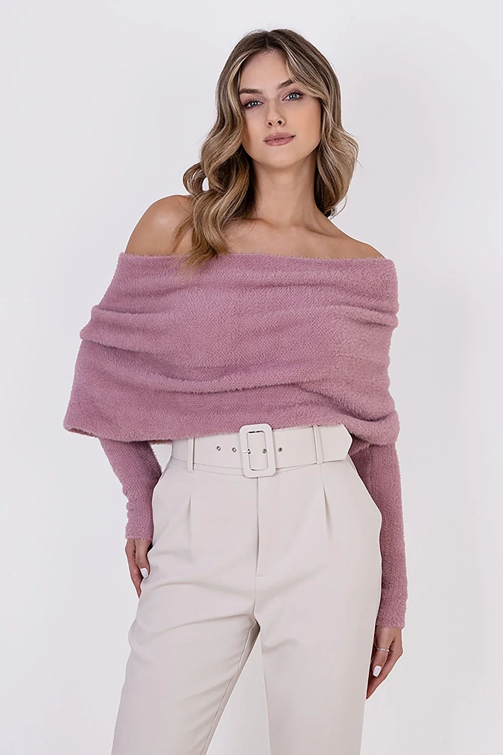 Haut élégant pour femmes en polyamide 100 %, manches longues, encolure profonde, texture douce, style moderne, look sophistiqué, automne/hiver, mode féminine