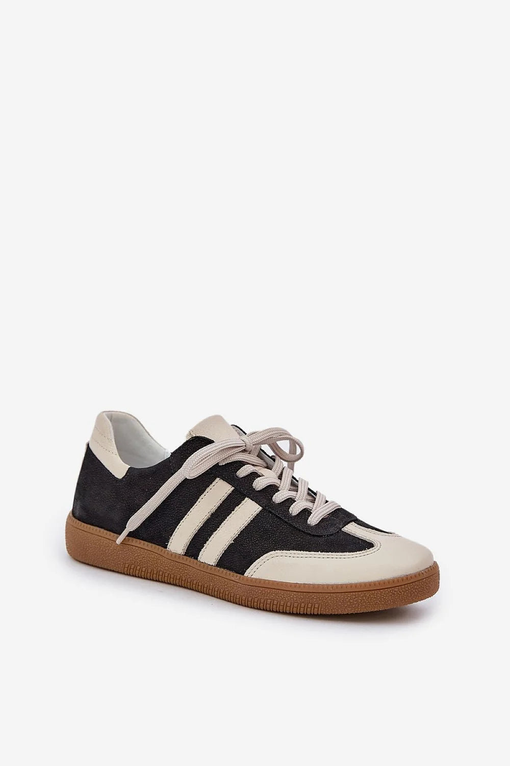 Chaussures de sport élégantes pour femmes cuir et daim noir et crème design rétro années 70 80 conforturable lacées basses