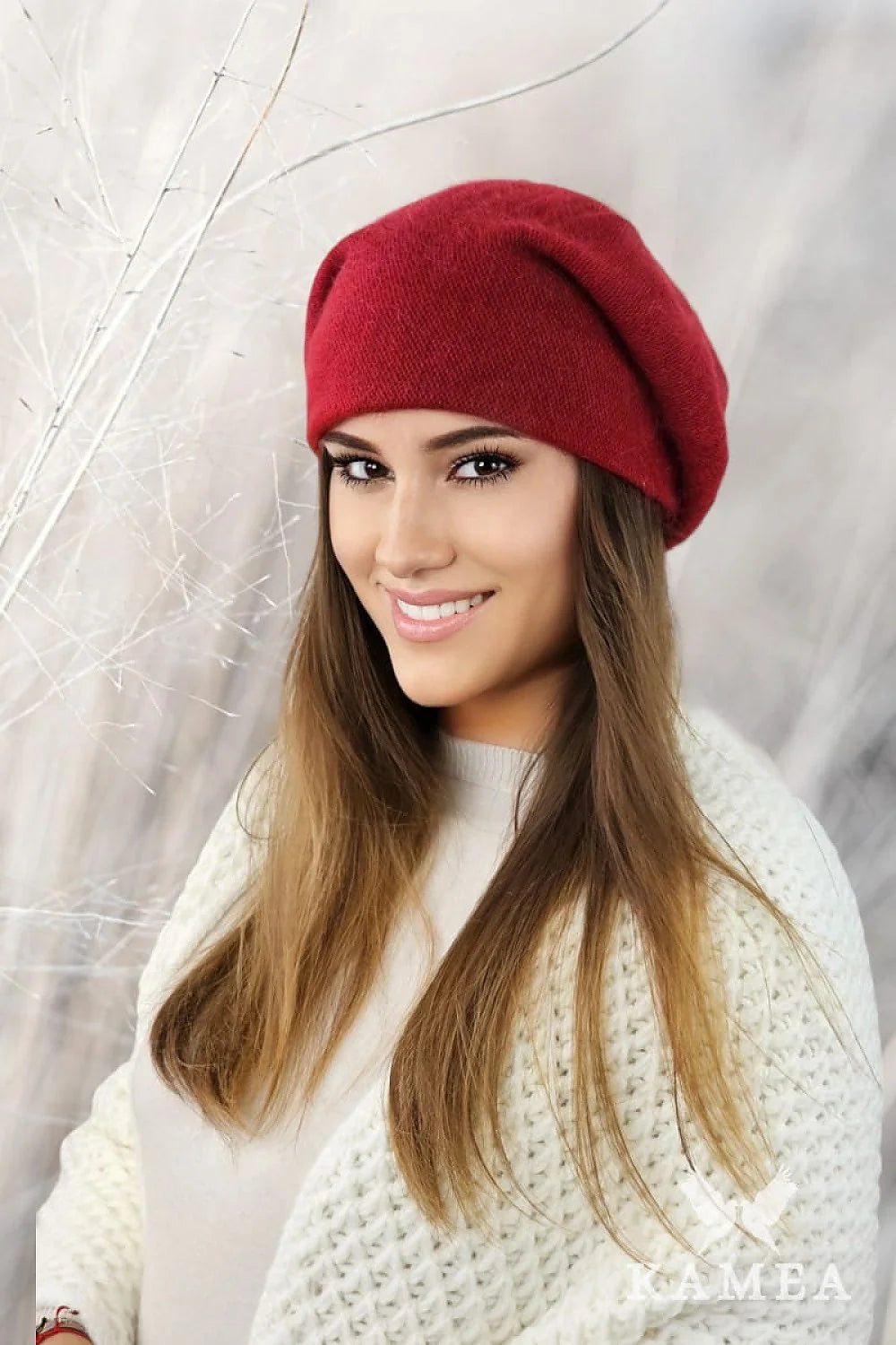 Béret Kamea pour femme style parisien laine angora couleur bordeaux coupe ample finitions élégantes accessoire intemporel mode automne hiver
