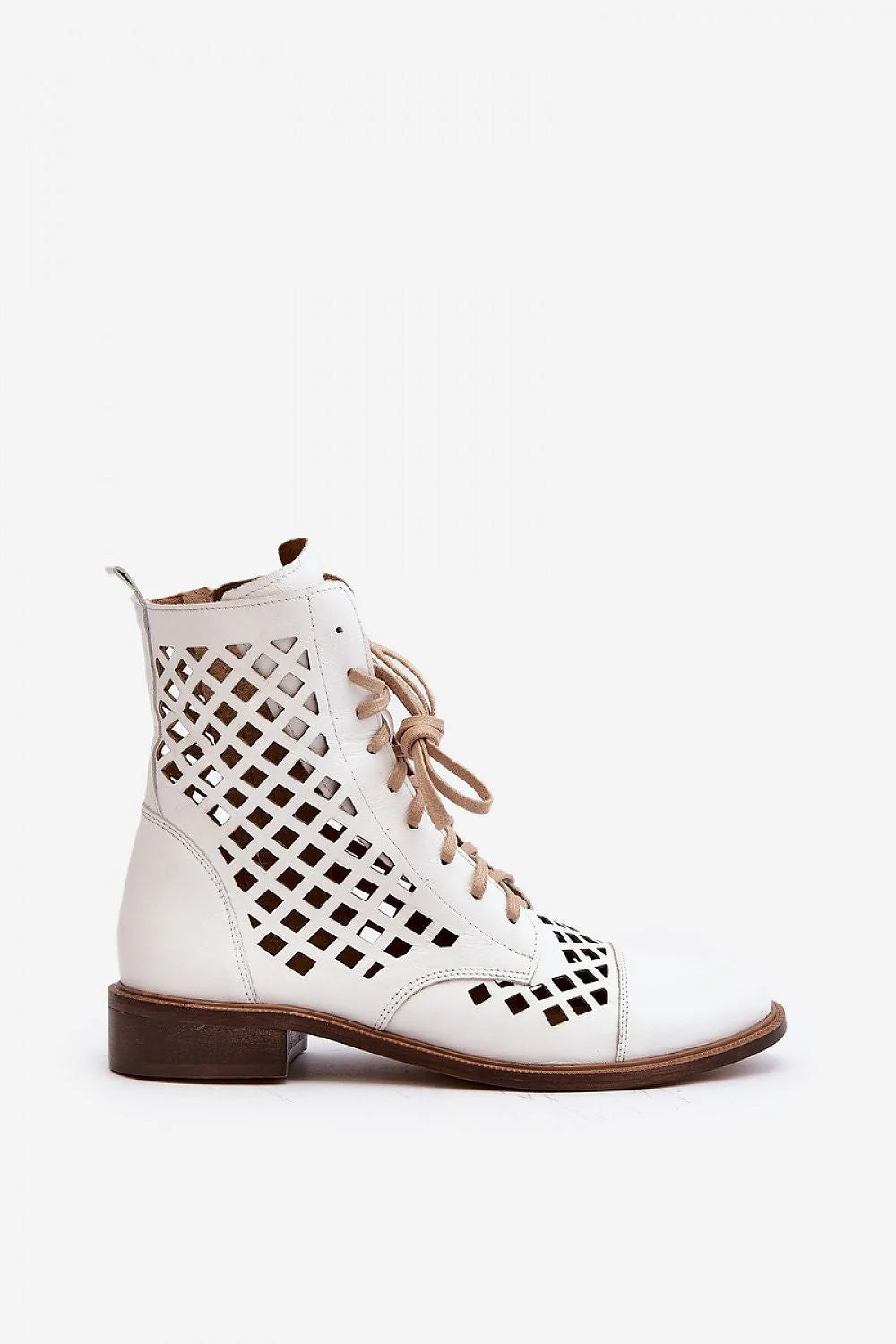 Bottes femmes cuir naturel design moderne bottines ajourées style élégant confortable talon plat fermeture lacets beige