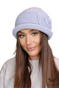 Chapeau femme tricoté style cloche mélange laine acrylique bleu clair fleur torsade large revers ajustable