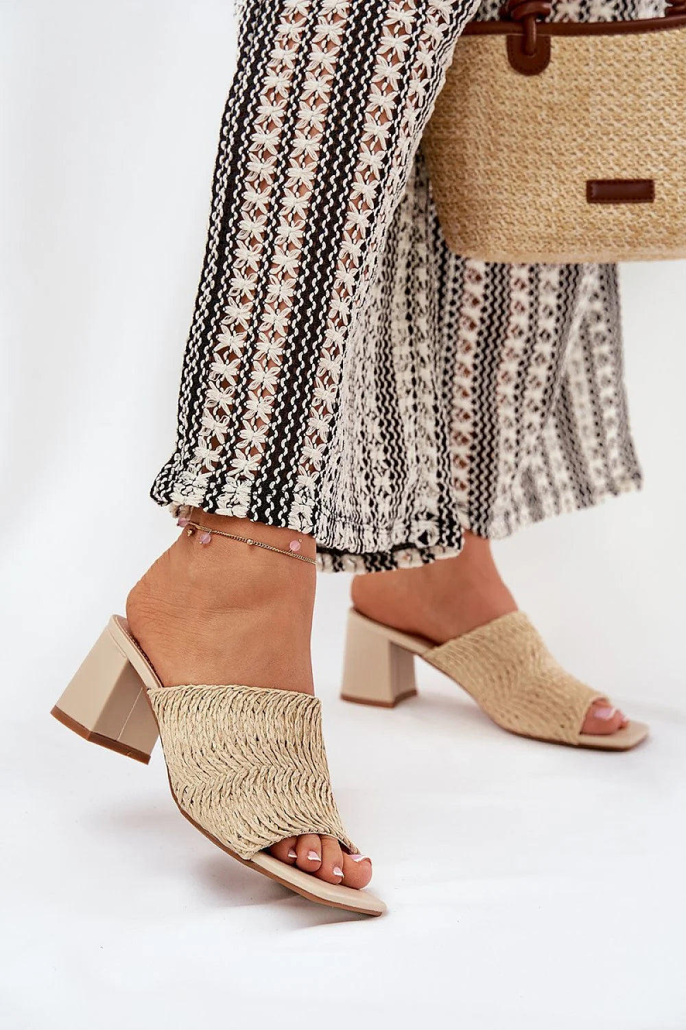 Mules à talon ouvert design estival tressé cuir écologique confortable pour femmes plage ville été 2023