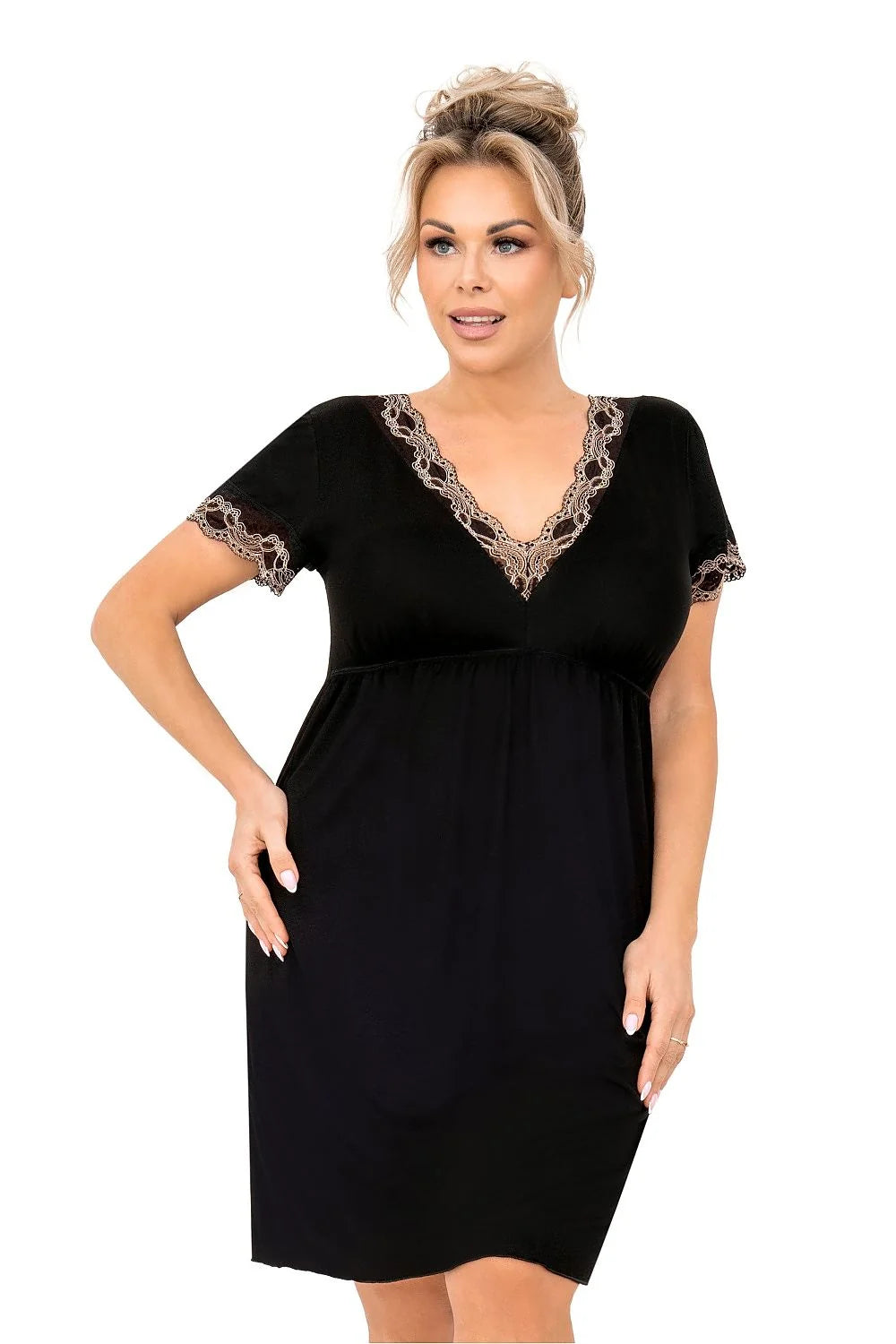 Chemise de nuit élégante grande taille en dentelle noire et beige femmes coupe droite confortable