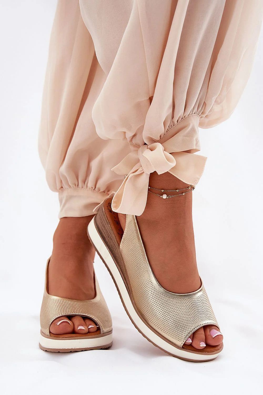 Sandales dorées pour femme style ouvert peep-toe cuir synthétique confortable été 2023