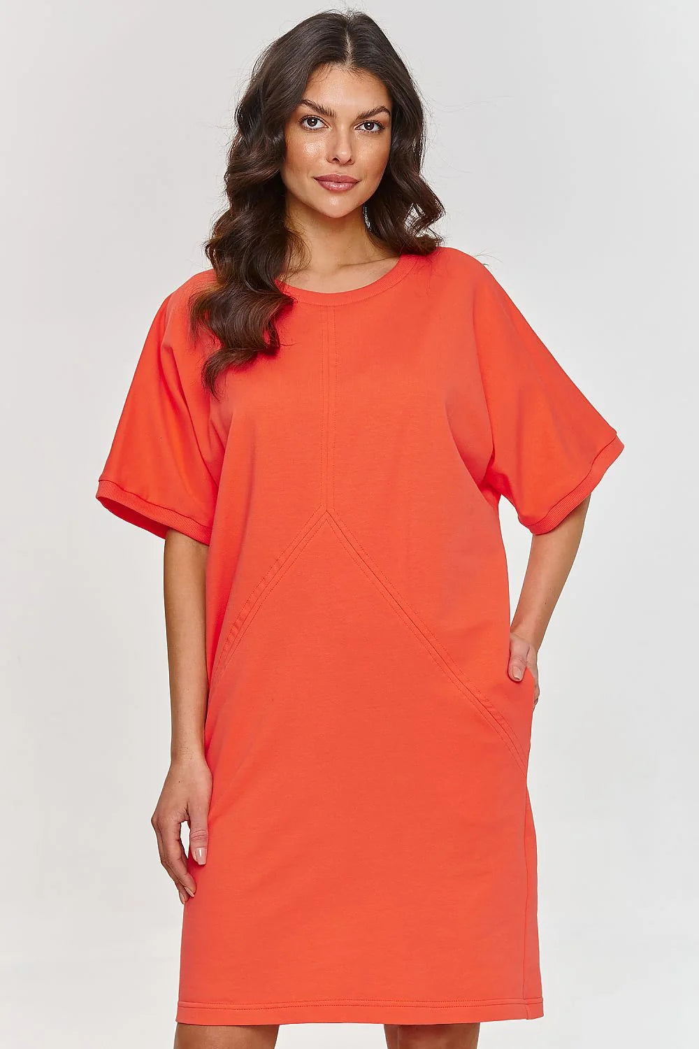 Robe de jour Makadamia orange vif coton manches courtes col rond coupe droite poches latérales femmes