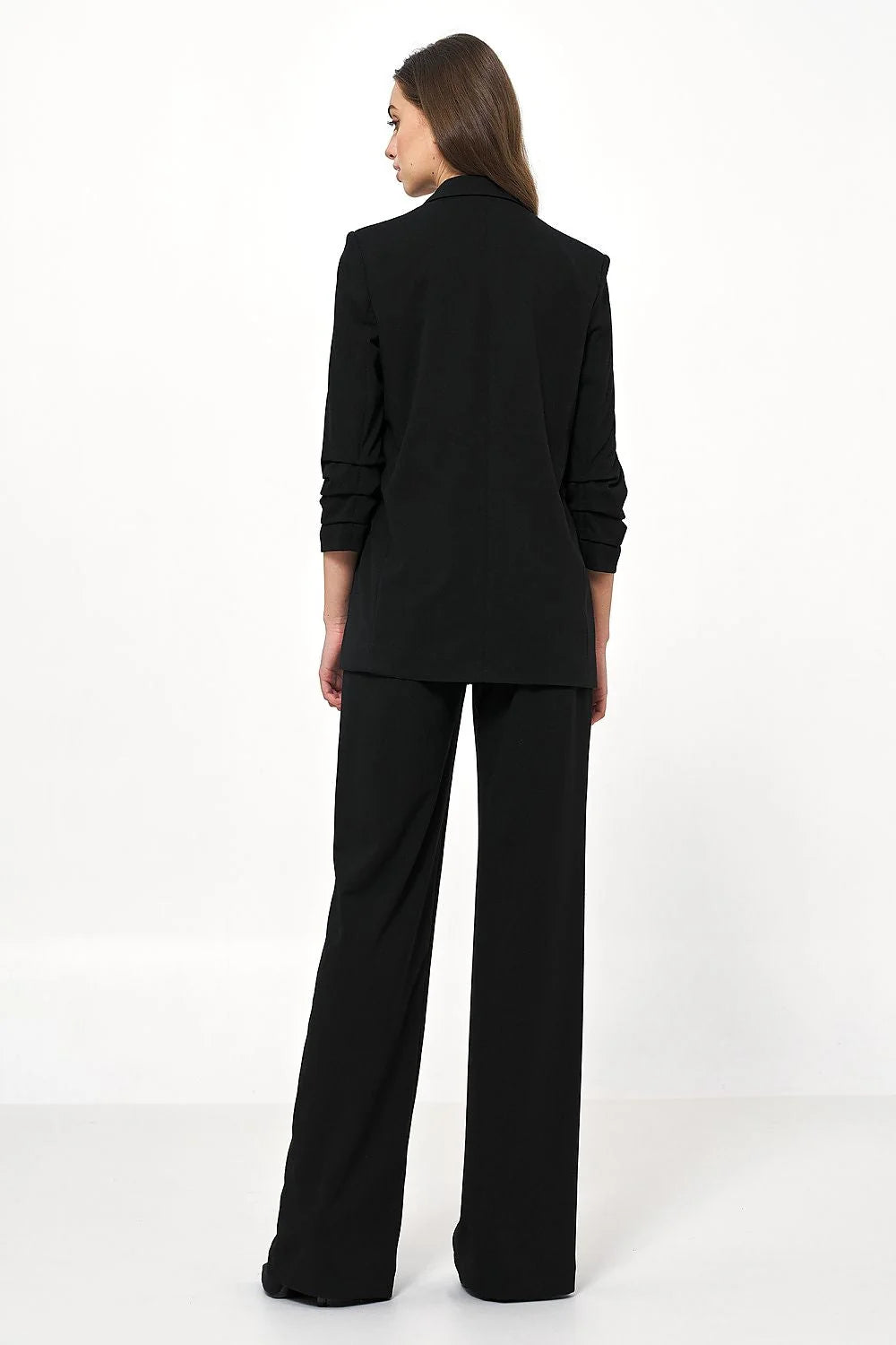 blazer veste Nife noir long droit tailleur col revers structuré épaules marquées manches froncées retroussées ouverture sans bouton longueur hanches
