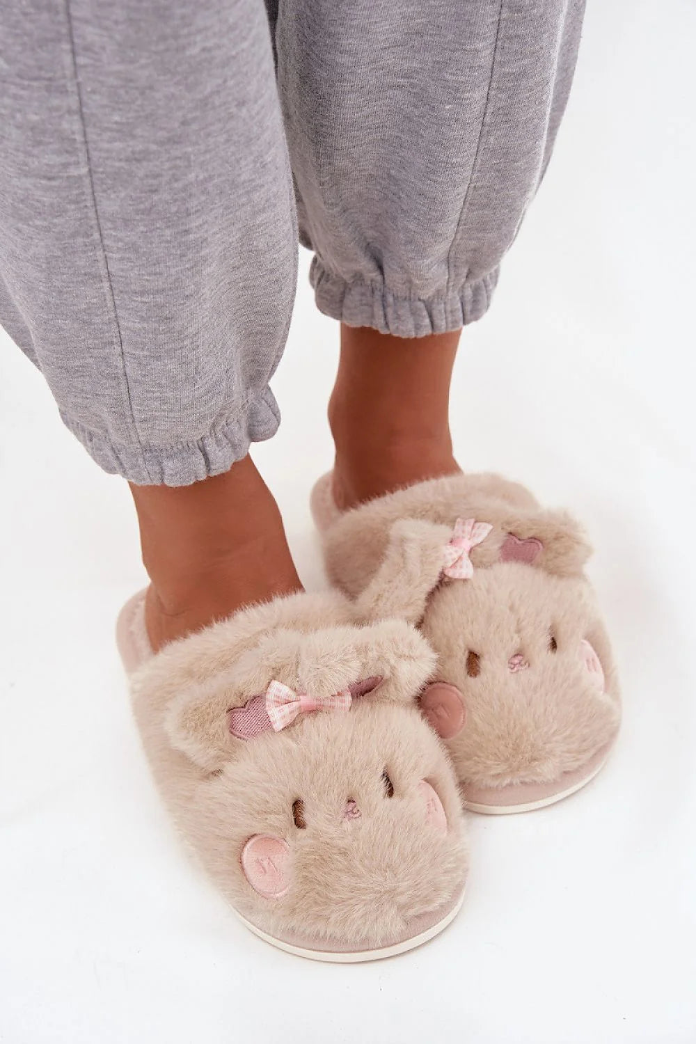 chaussons intérieur femme mules peluche fourrure veloutée doublure rembourrée chaleur confort semelle antidérapante plate bout rond oreilles décoratives nœud mignon