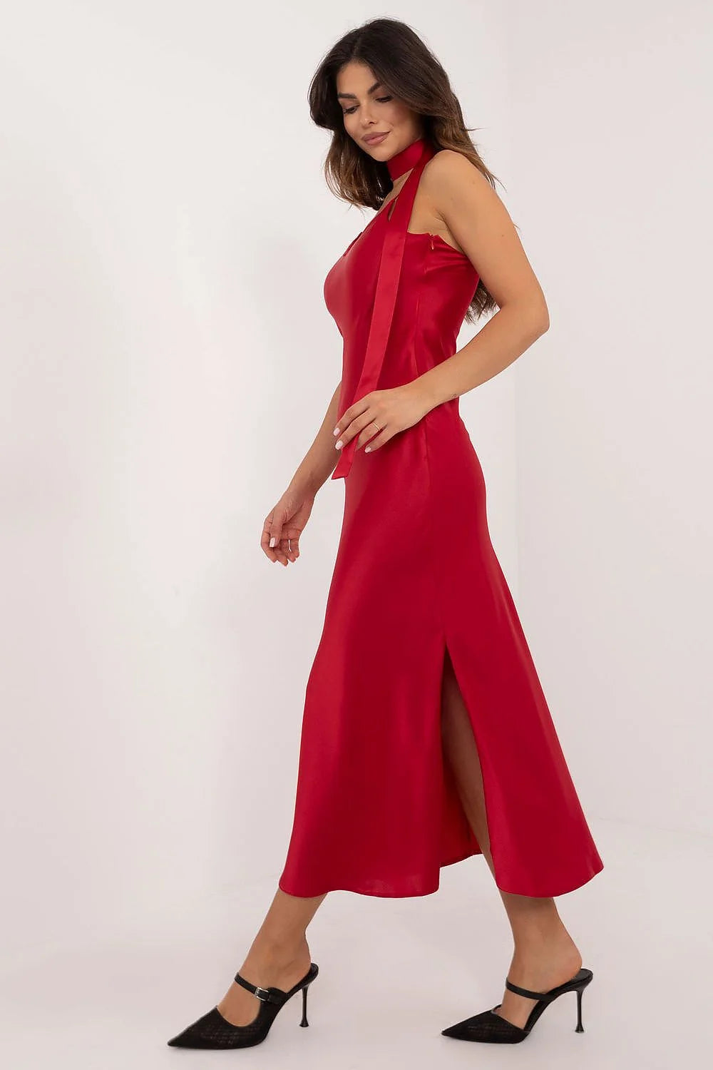 Robe de soirée élégante longue sans manches fente latérale rouge vif satinée高品质剪裁 slim fit femme