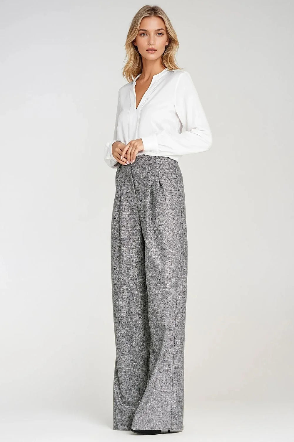 chemisier femme viscose légère aérée fluide structurée blanche col officier fendu décolleté V pli affinant silhouette manches longues poignets boutonnés