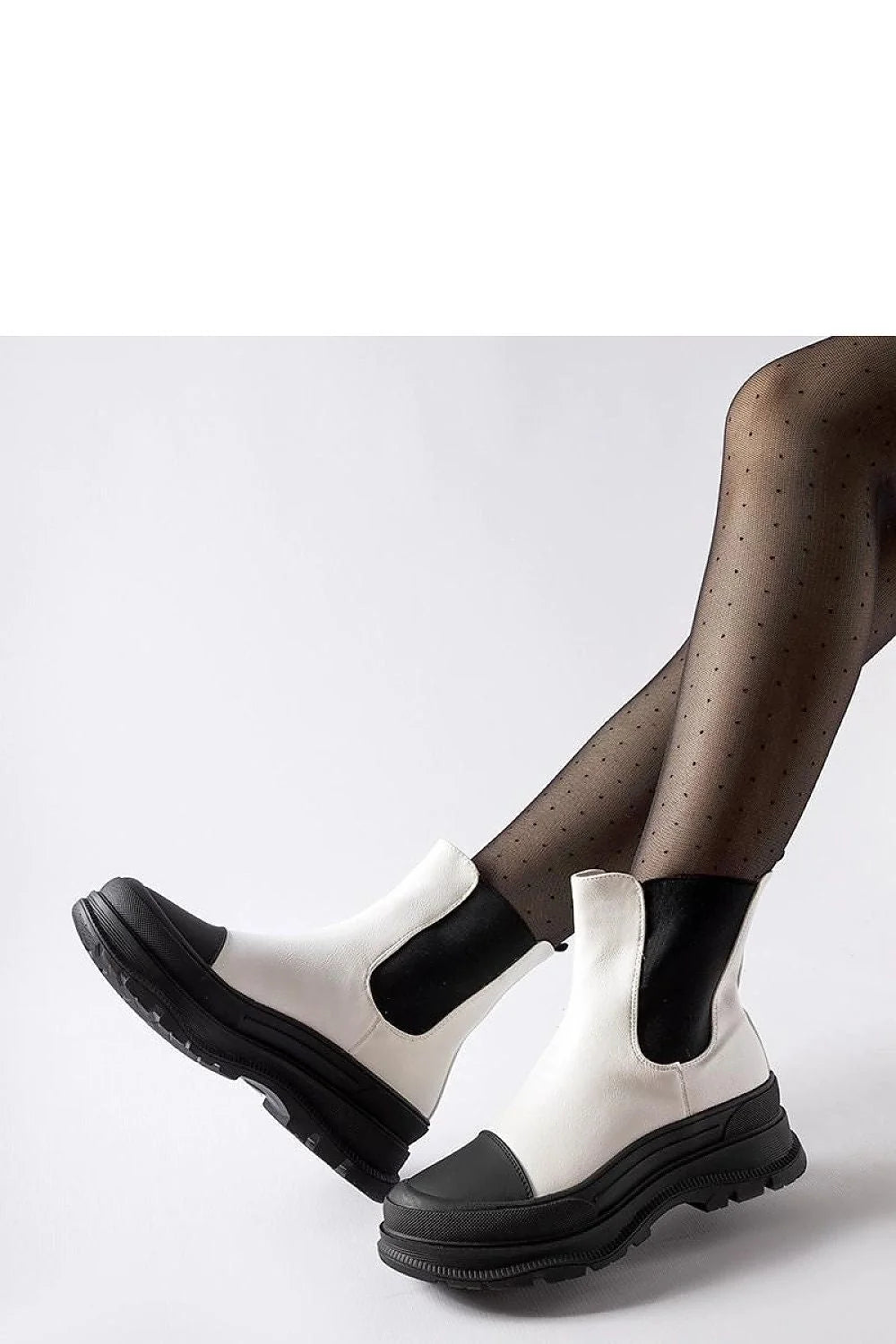 bottines femme chelsea montante cheville bicolore blanc noir cuir synthétique lisse empiècements élastiques latéraux bout renforcé