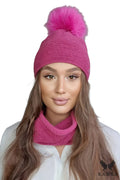 Ensemble Kamea pour femme, bonnet et cache-cou, couleur framboise, laine et alpaga, pompon en fausse fourrure, style élégant et ludique, idéal pour l'hiver