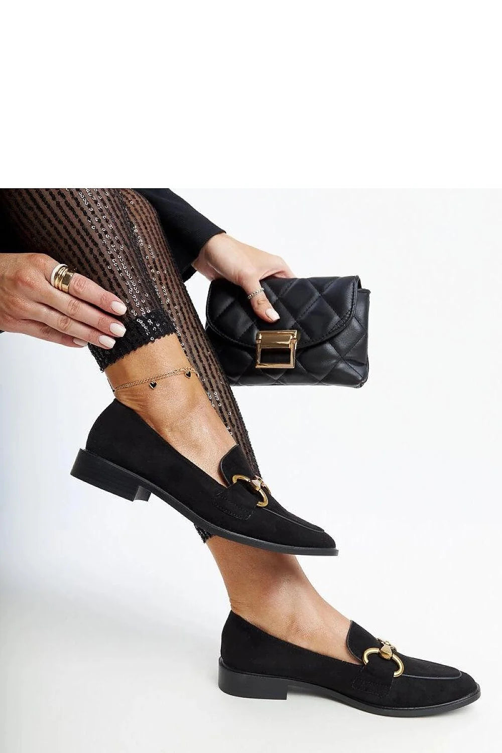 Moccasins femmes classiques élégants cuir noir bout en amande détails métalliques dorés confortables occasionnels