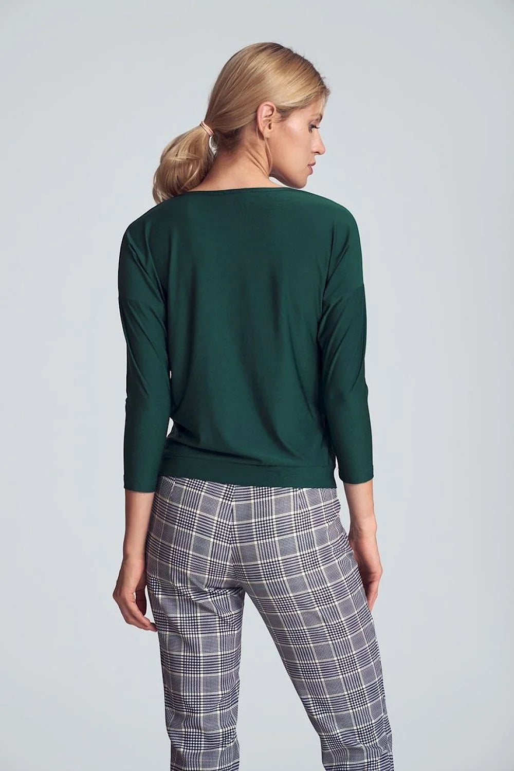 Haut féminin blanc en polyester viscose élégant manches longues encolure V pour look chic