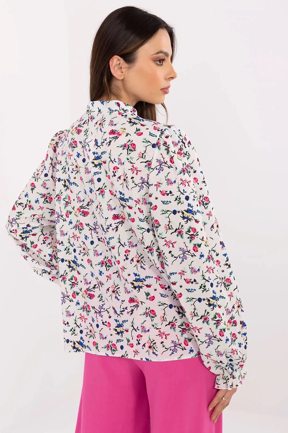 Chemise manche longue Lakerta imprimé floral rose bleu vert tissu léger visage fluide coupe ample col montant boutons discrets