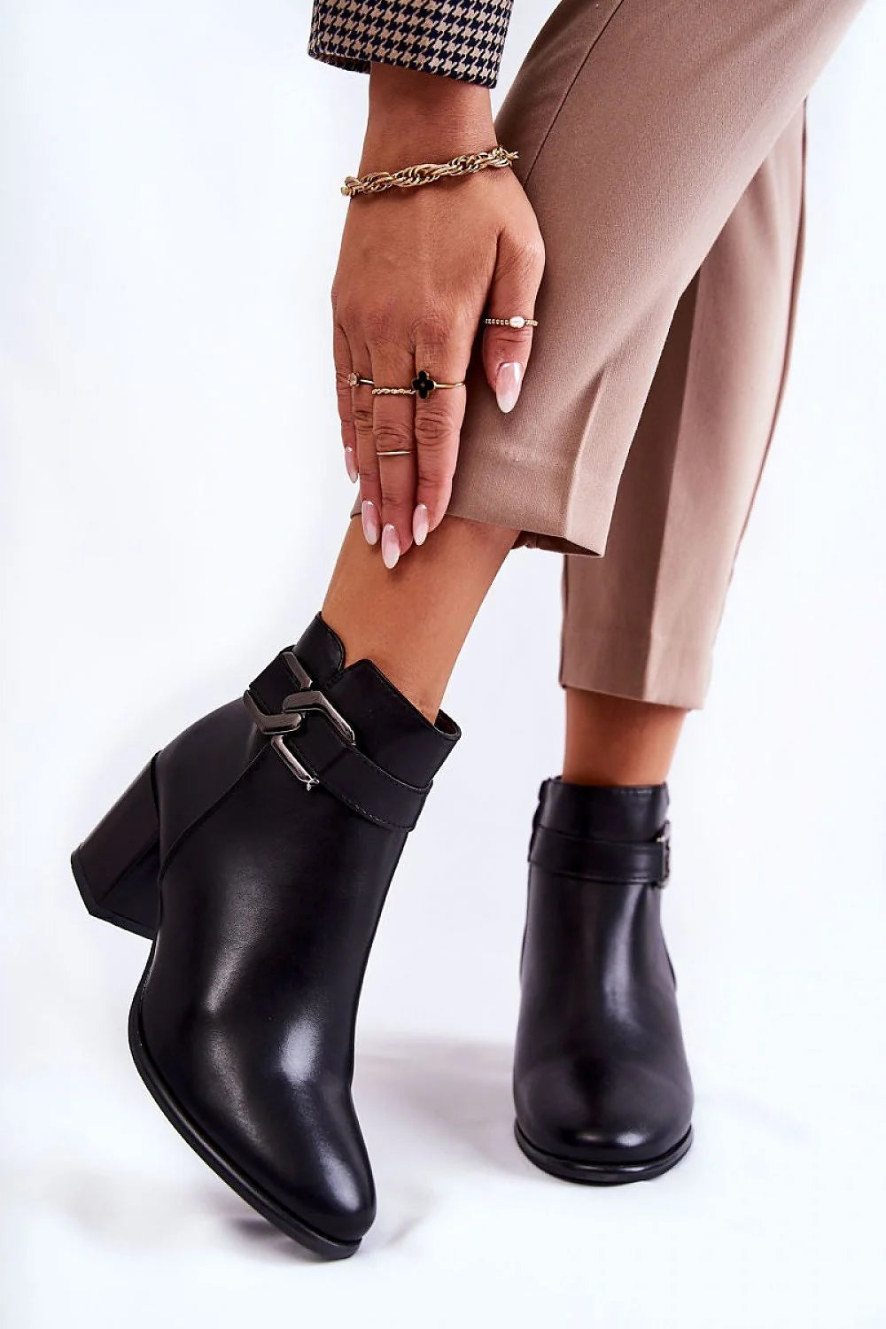 Bottes à talons écolabellisées pour femmes cuir noir lisse style élégant talon bloc 5-7cm coupe sur le mollet fermeture boucle métalliqueemode sophistiquée