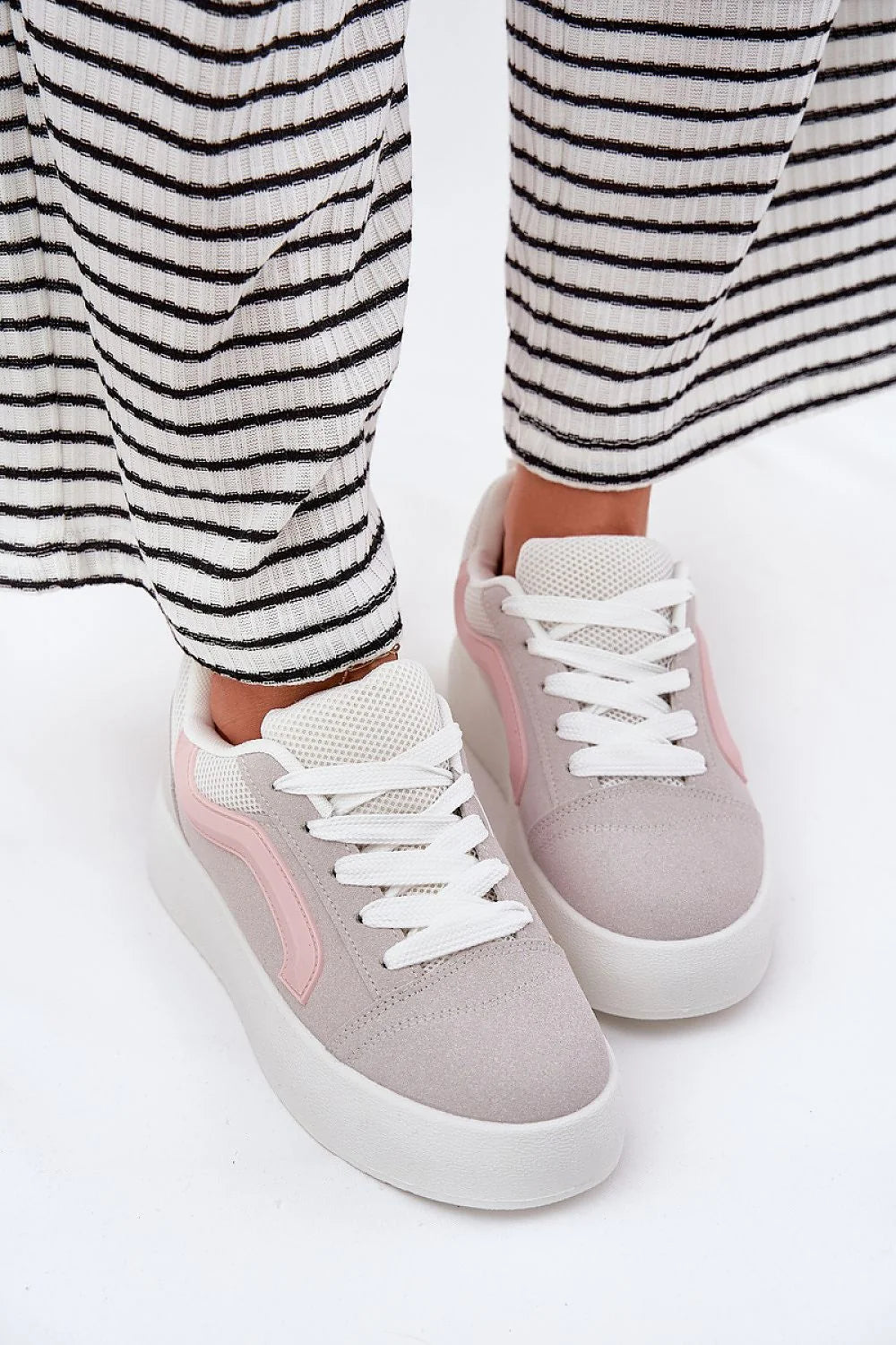 Chaussures de sport plates femmes Step in style, design moderne, confort maximal, style urbain, cuir synthétique, beige, rose, laces blanches