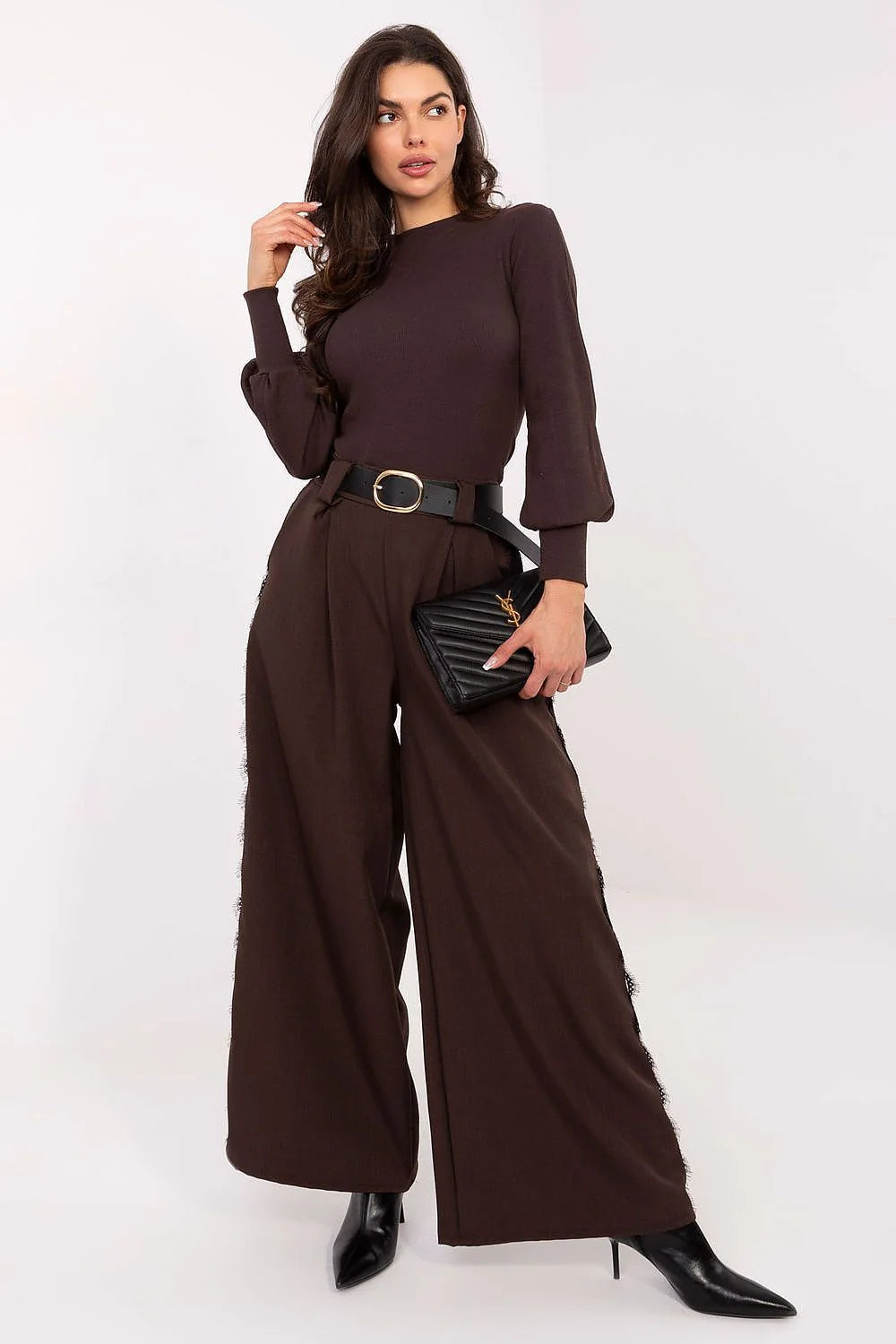 pull femme maille côtelée marron foncé col montant ajusté manches longues bouffantes taille marquée stretch coton élasthanne ceinturable élégant