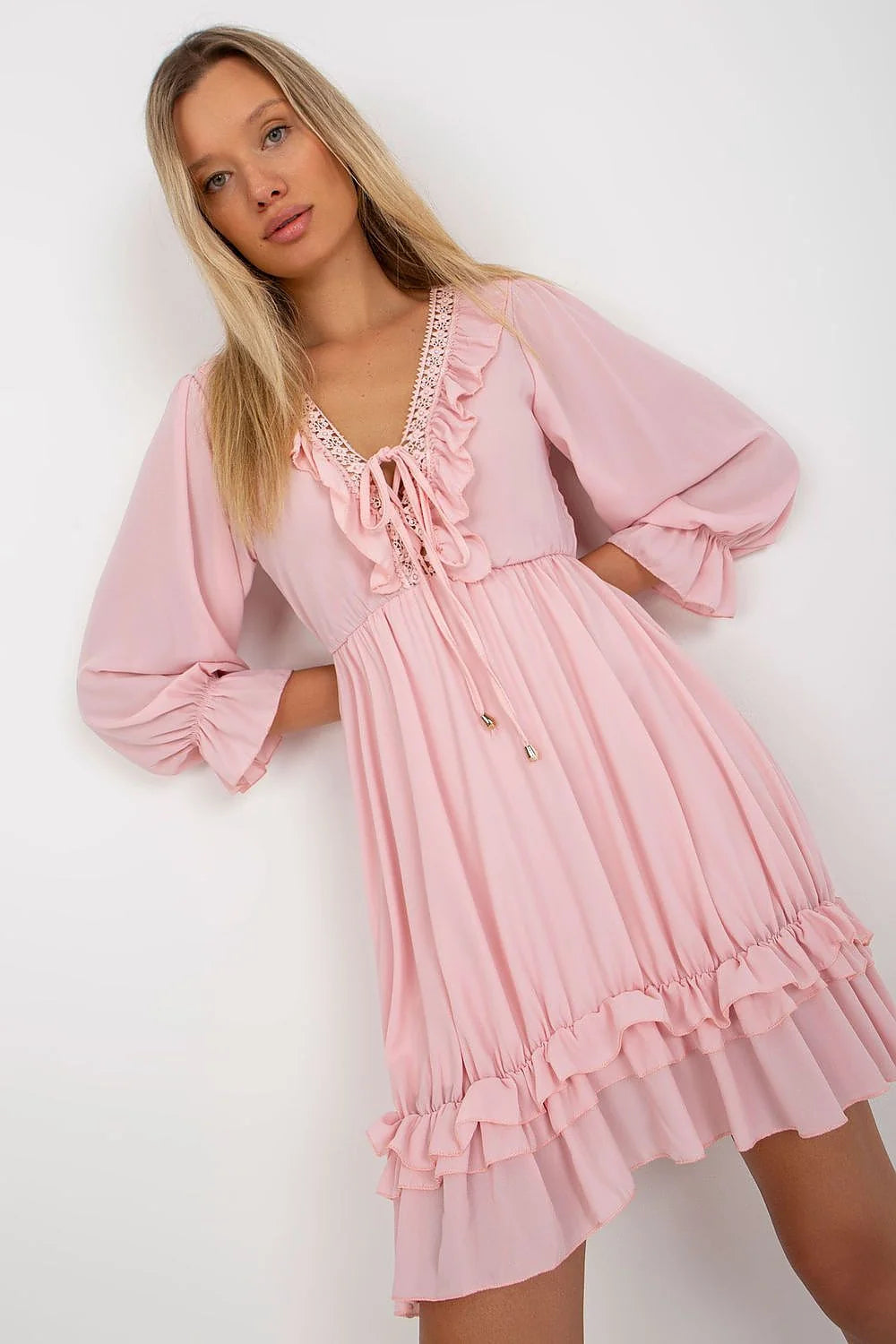 Robe de jour Och Bella courte style romantique manches longues volants dentelle rose pâle femme