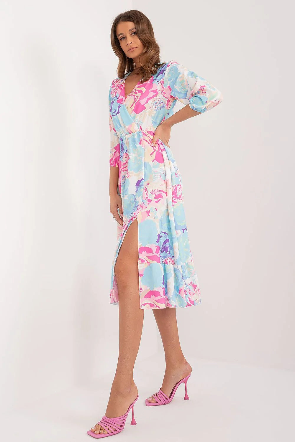 Robe de jour féminine imprimé floral couleurs vives manches 3/4 encolure V tissu léger été printemps style décontracté femme