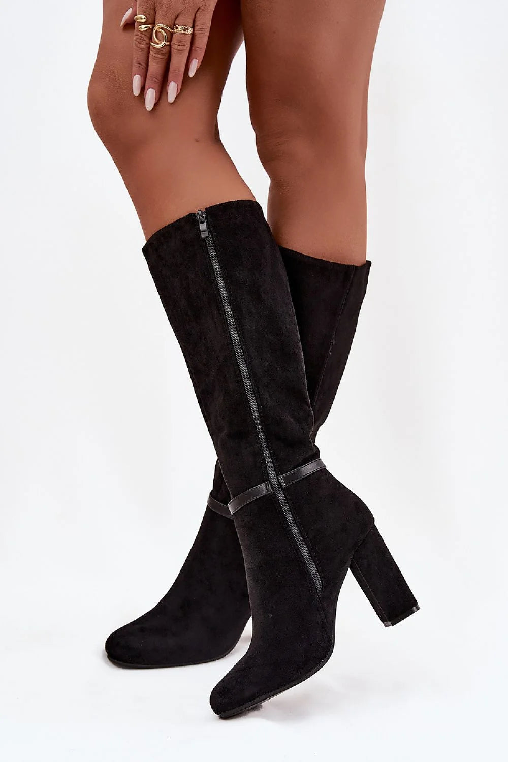bottes hautes femme suédine écologique noires tige genou fermeture éclair latérale talon bloc bout arrondi bride fine boucle dorée confort
