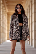 Veste audacieuse zébrée pour femmes en polyester/mélange de laine, coupe ample, épaules structurées, col à revers, poches latérales, style urbain et contemporain, veste automne hiver, femmes