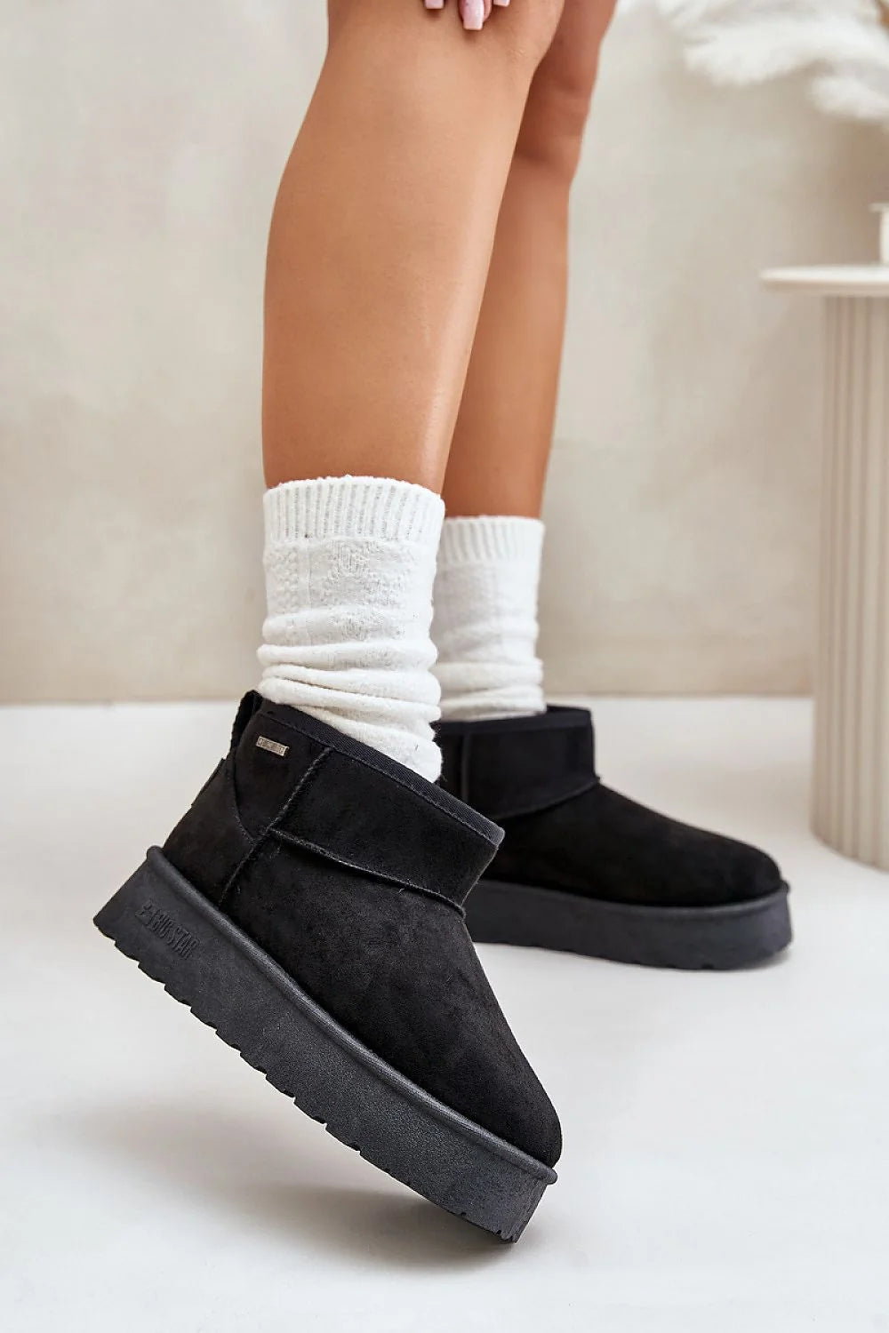bottines neige femme bigstar suédine écologique noir cheville bout rond revers couture plateforme 4cm semelle caoutchouc antidérapante doublure fourrure chaude